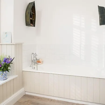 Beautiful Family House With Amazing Sea Views Holiday home Padstow